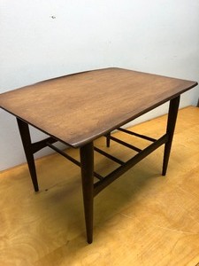 lot 5 image: Excellent Mid Century BASSETT Side Table
