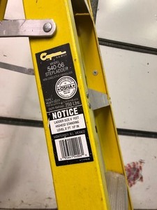 lot 320 image: 6 Fiberglass Stepladder