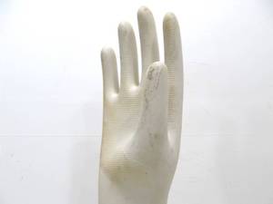 lot 252 image: Vintage Left Hand Size 7-15 Glove Mold Matte Porcelain 15