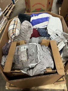 lot 46 image: Wholesale Pallet - 10 Sets Kirkland 680 TC Sheets, Towels & Throw Pillows Customer Returns - Untested