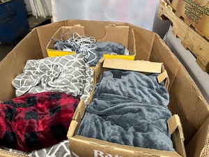 lot 43 image: Wholesale Pallet - Brookstone Heated Blankets - Throw  Queen  - Customer Returns - Read Description