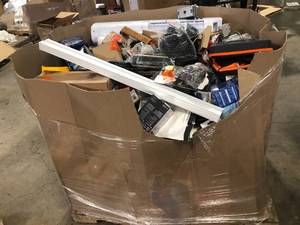 lot 51 image: Gaylord of Assorted Tools Misc Housewares and Hardware Various Models and Conditions  Customer Returns See Pictures