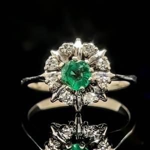 Natural Emerald Solitaire & Diamond Round Flower Cluster Ring in 18k White Gold $2,650 Retail