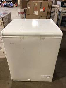 Vissani 4.9 cu. ft. Manual Defrost Chest Freezer with LED Light Type in White Garage Ready    Customer Returns See Pictures