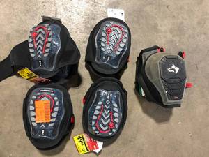 Lot Of Husky 1.3 lb. Soft Cap GelFoam Stabilizer Knee Pads Costumer Returns See Pictures