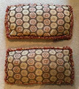 lot 19 image: Variety of Lovely Accent Pillows