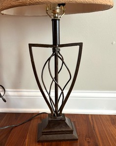 lot 41 image: Lovely Table Lamp