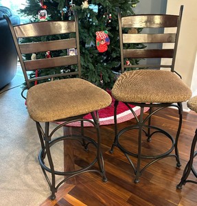 lot 49 image: Set of Four Barstools