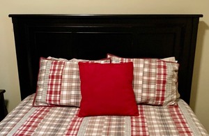 lot 4 image: Beautiful Basset Queen Bed Frame