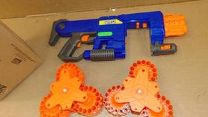 lot 65 image: DART ZONE Savage Spin Triple-Drum Motorized Blaster