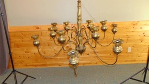 lot 11 image: 12 Lamp Brass Chandelier