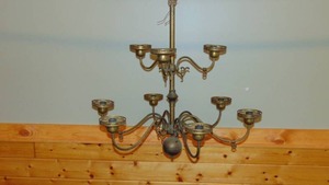 lot 28 image: 9 Lamp Brass Chandelier
