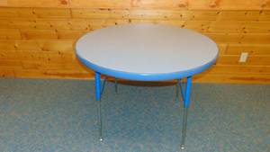 lot 94 image: Adjustable 42 Round Table