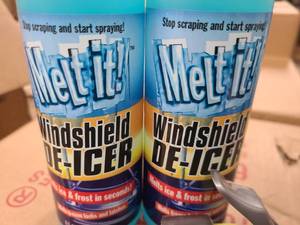 KK 2 Bottles of Melt It Windshielf De-Icer Spray with 1 Spray Attachment