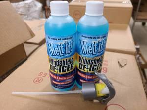 KK 2 Bottles of Melt It Windshielf De-Icer Spray with 1 Spray Attachment