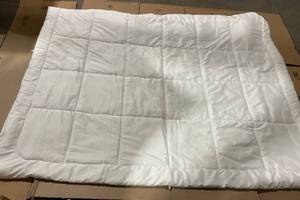 lot 435 image: Oek Tex White Comforter