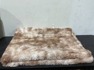 lot 274 image: Brown and White Shag Rug