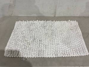 lot 189 image: White Bathroom Rug