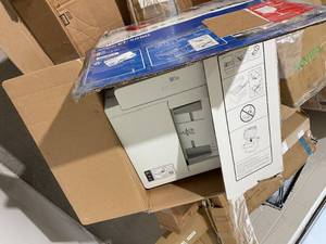 lot 608 image: Wholesale Pallet of Assorted Miscellaneous Items and Incomplete Furniture