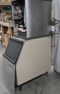 lot 5 image: SCOTSMAN ICE MAKER
