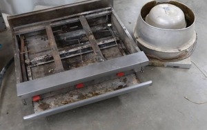 lot 17 image: VULCAN GAS GRILL WITH EXHAUST FAN