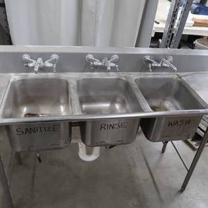 lot 3 image: STAINLESS STEEL SINK 3 STATION