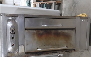 lot 1 image: PIZZA OVEN WITH STAND AND EXHAUST HOOD
