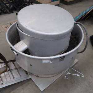 lot 28 image: LARGE EXHAUST FAN