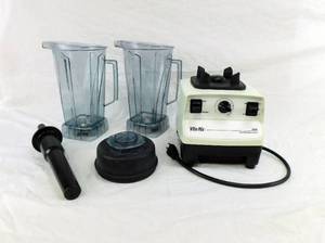 Vita Mix 5000 with Wet and Dry 8 Cup Containers with Tamper and Cover