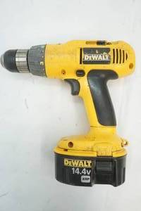 lot 7 image: DeWalt drill