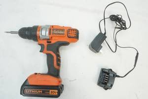 lot 13 image: Black n Decker drill