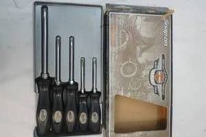 lot 16 image: Snap on limited edition combination screwdriver set