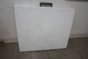 lot 36 image: Folding table