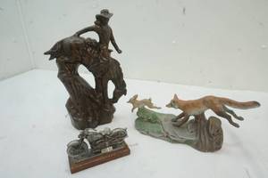 lot 43 image: Vintage figurines