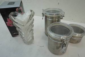 lot 47 image: Mikasa vase and cannister set