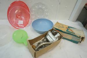lot 50 image: Plastic bowls and meat grinder