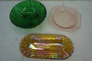 lot 57 image: Depression glass bowls and plate