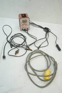 lot 118 image: Schauer Battery Charger