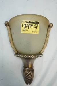 lot 119 image: Light wall sconce