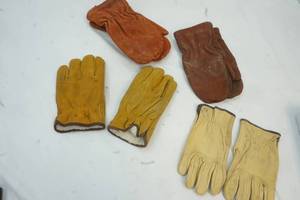 lot 121 image: Gloves