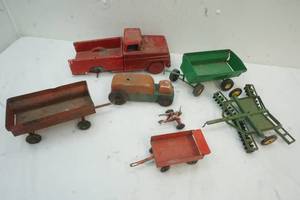 lot 124 image: Vintage Farm toys
