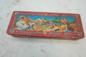 lot 189 image: Camel tin