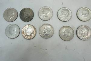 lot 220 image: Kennedy Half dollars