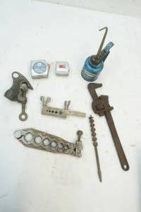 lot 255 image: pipe threaders