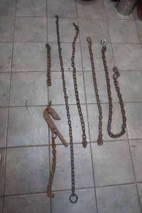 lot 263 image: chains