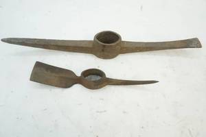 lot 292 image: Pick axe heads