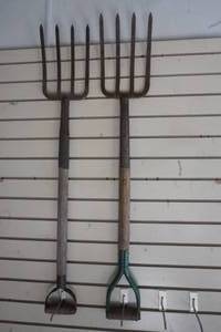 lot 302 image: Potato forks