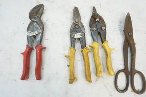 lot 330 image: Utility snips