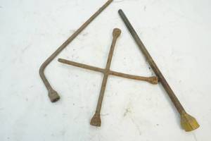 lot 331 image: Tire irons