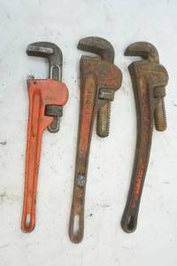 lot 332 image: pipe wrenches